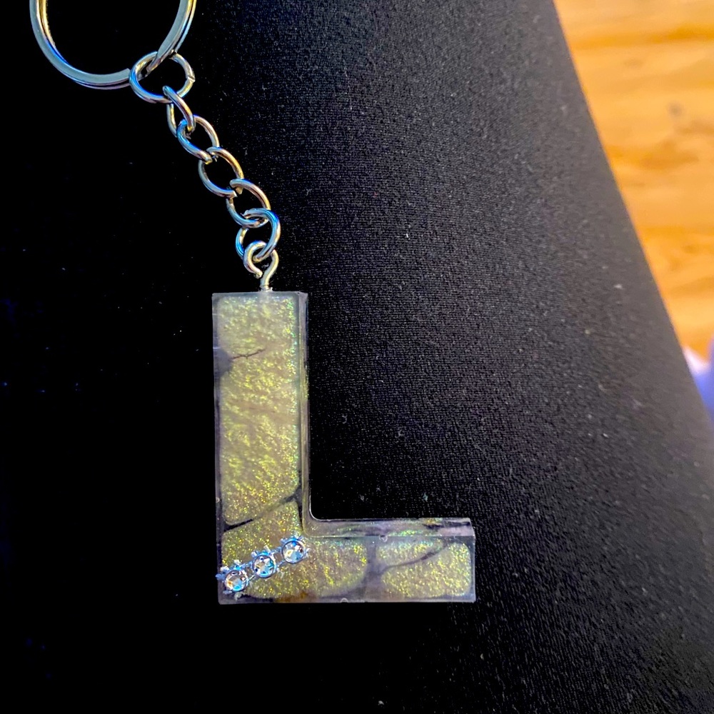 Custom L epoxy keychain! Super beautiful 🤩